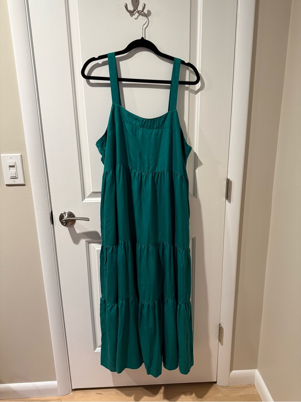 Sleeveless Emerald Green Tiered Maxi Dress